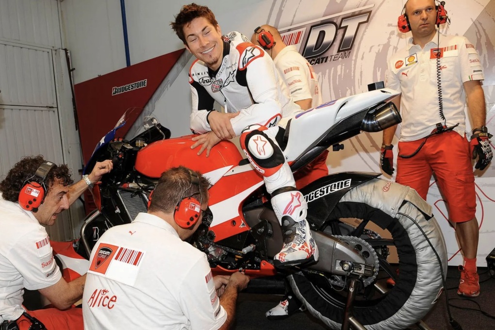 “Chiến mã” của tay đua MotoGP quá cố được đấu giá, có thể lên tới 8 tỷ đồng - 4 “Chiến mã” của tay đua MotoGP quá cố được đấu giá, có thể lên tới 8 tỷ đồng - 4