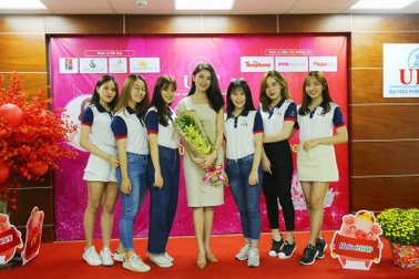 Á hậu Thùy Dung xuất hiện nền nã trong chương trình “tiếp lửa” cho Miss UEF 2019