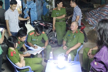 Thanh niên gục chết trên vũng máu trong nhà vệ sinh