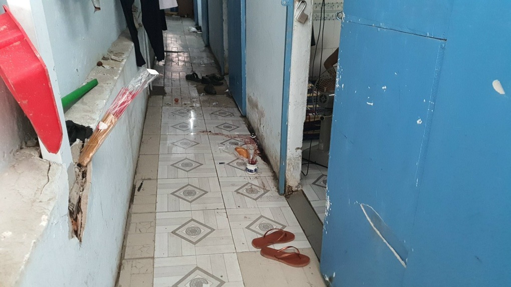 Nam bảo vệ bị đâm chết trong nhà trọ ở TPHCM - 1 Nam bảo vệ bị đâm chết trong nhà trọ ở TPHCM - 1