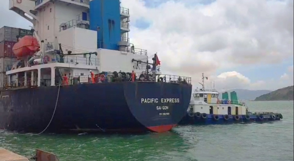 Truy ra thủ phạm tông chìm tàu cá, bỏ mặc 3 ngư dân suýt chết giữa biển - 1 Truy ra thủ phạm tông chìm tàu cá, bỏ mặc 3 ngư dân suýt chết giữa biển - 1