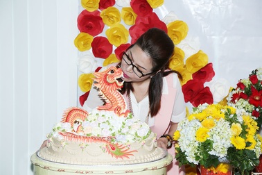 Hoa hậu Bùi Thị Hà đón sinh nhật rất ý nghĩa