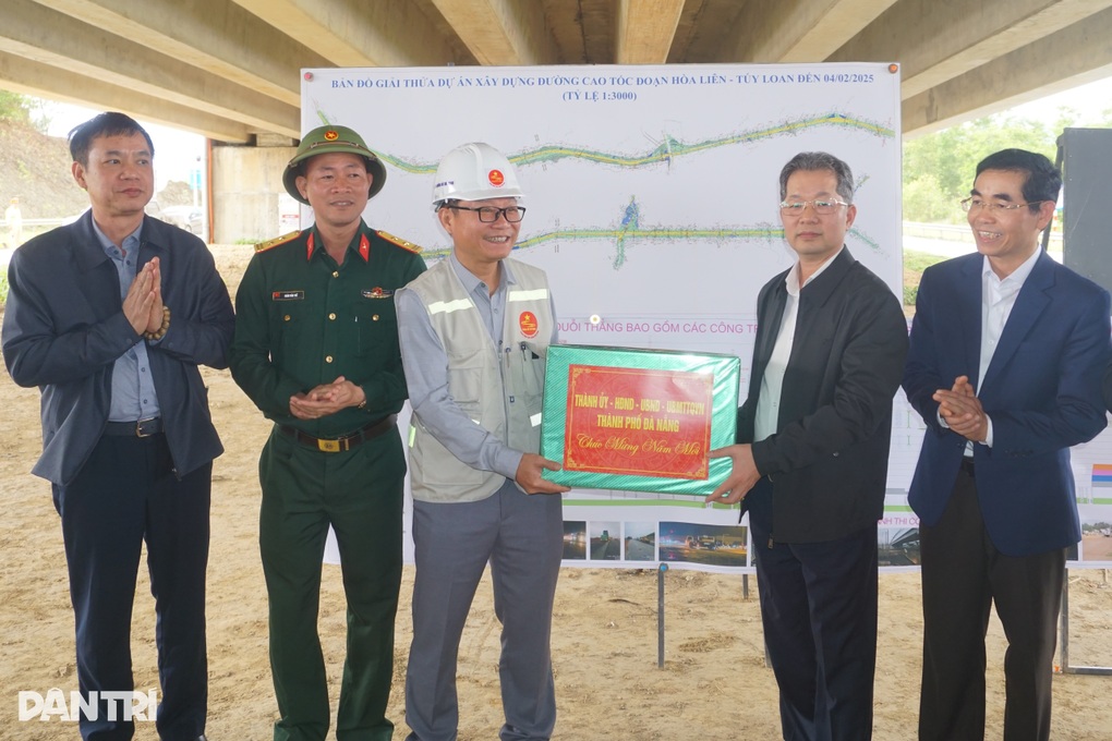 Bí thư Đà Nẵng: Rà lại việc đi lấy ý kiến làm tái định cư cho cao tốc - 2 Bí thư Đà Nẵng: Rà lại việc đi lấy ý kiến làm tái định cư cho cao tốc - 2