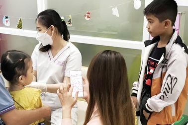 Phụ nữ sinh đủ 2 con trước 35 tuổi được tặng giấy khen, hỗ trợ 1 triệu đồng