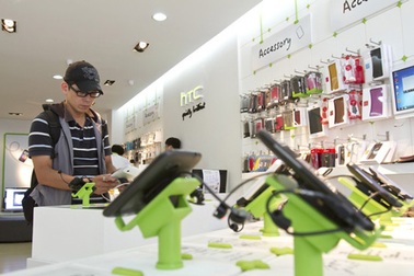 HTC nghĩ lại về S3 vì không “gây hấn” được với Apple