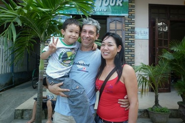 Rể Tây đón Tết ta ở Hội An