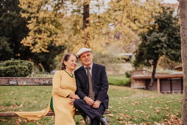 Mùa thu châu Âu rực rỡ sắc màu qua bộ ảnh của cặp vợ chồng 74 tuổi