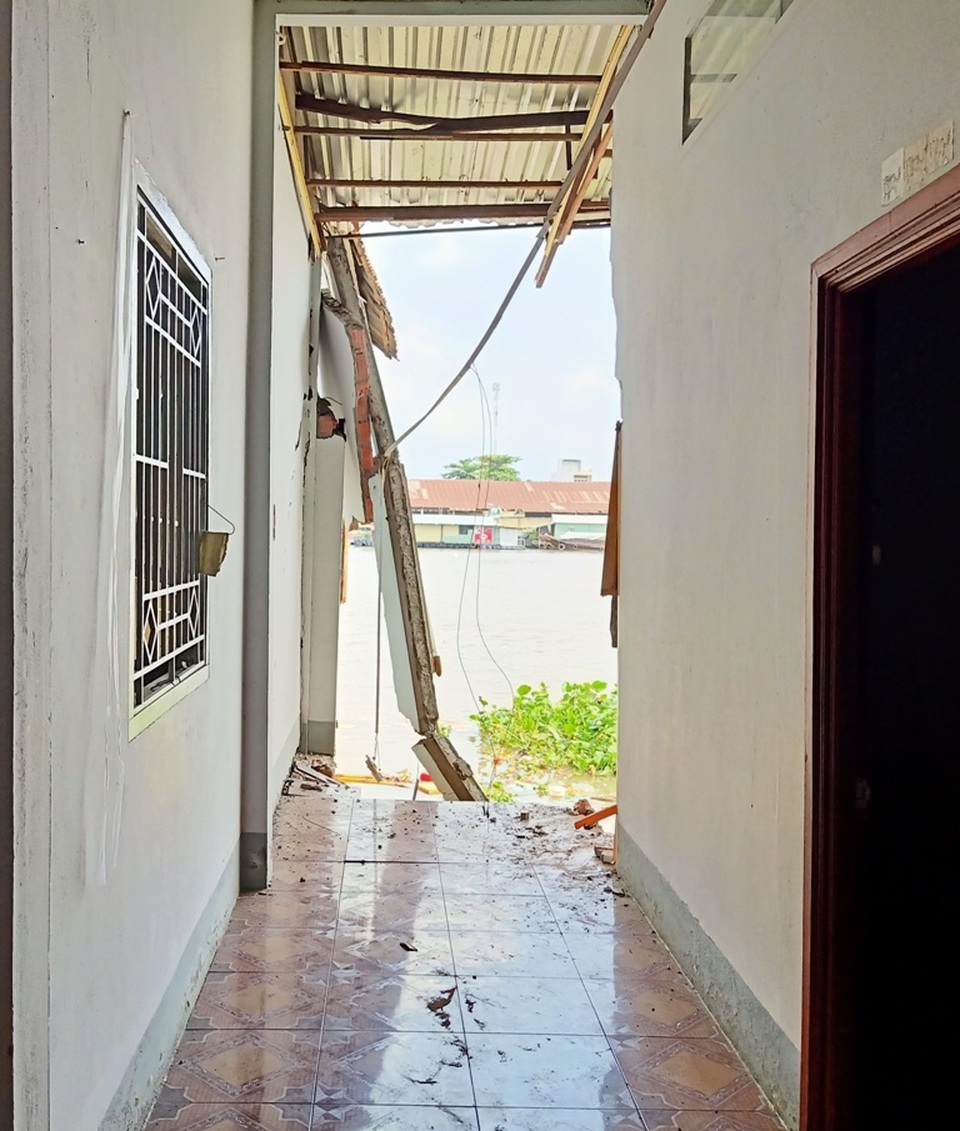 Phong tỏa hiện trường sạt lở bờ sông Cái Răng, di dân khẩn cấp - 6 Phong tỏa hiện trường sạt lở bờ sông Cái Răng, di dân khẩn cấp - 6