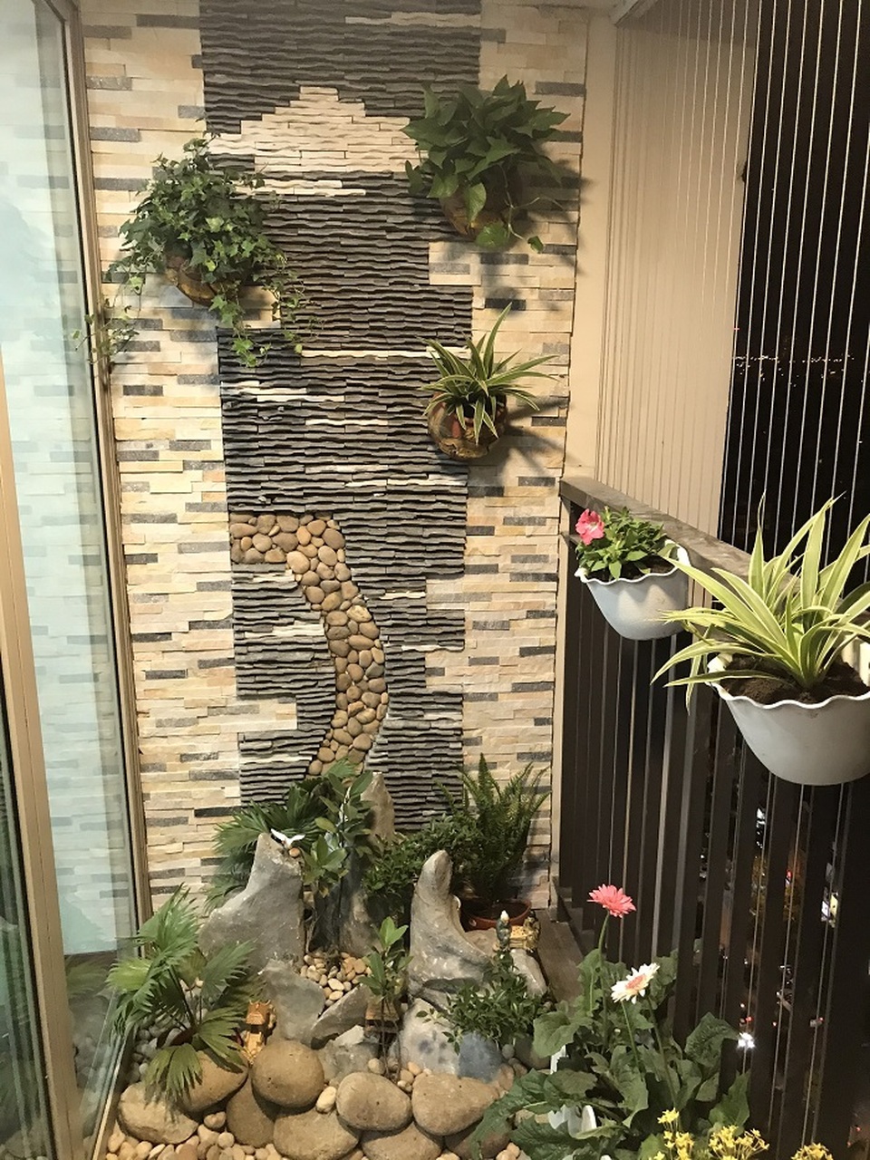 Nhà chung cư “lột xác” ấn tượng nhờ những khu vườn cây xanh bắt mắt - 12 Nhà chung cư “lột xác” ấn tượng nhờ những khu vườn cây xanh bắt mắt - 12
