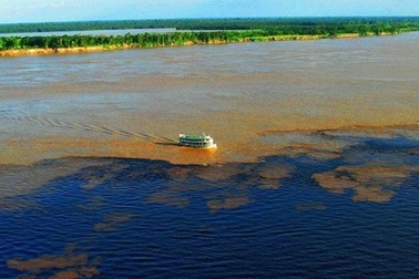 Vẻ đẹp kỳ diệu của nơi giao thoa giữa hai dòng nước