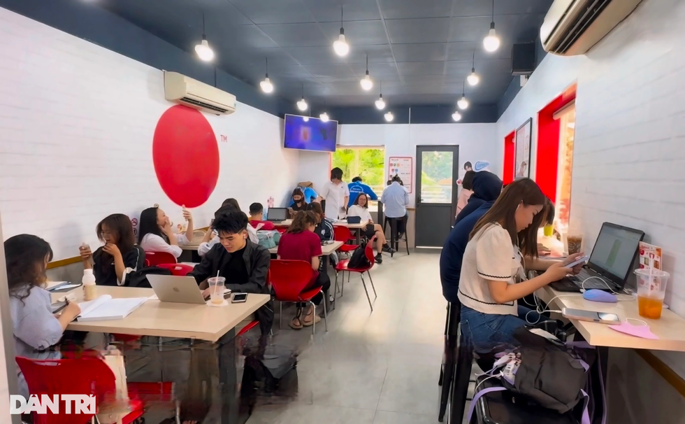 Giới trẻ Hà Nội đổ xô đến các địa điểm tránh nóng vừa giá rẻ, vừa mát mẻ - 1 Giới trẻ Hà Nội đổ xô đến các địa điểm tránh nóng vừa giá rẻ, vừa mát mẻ - 1