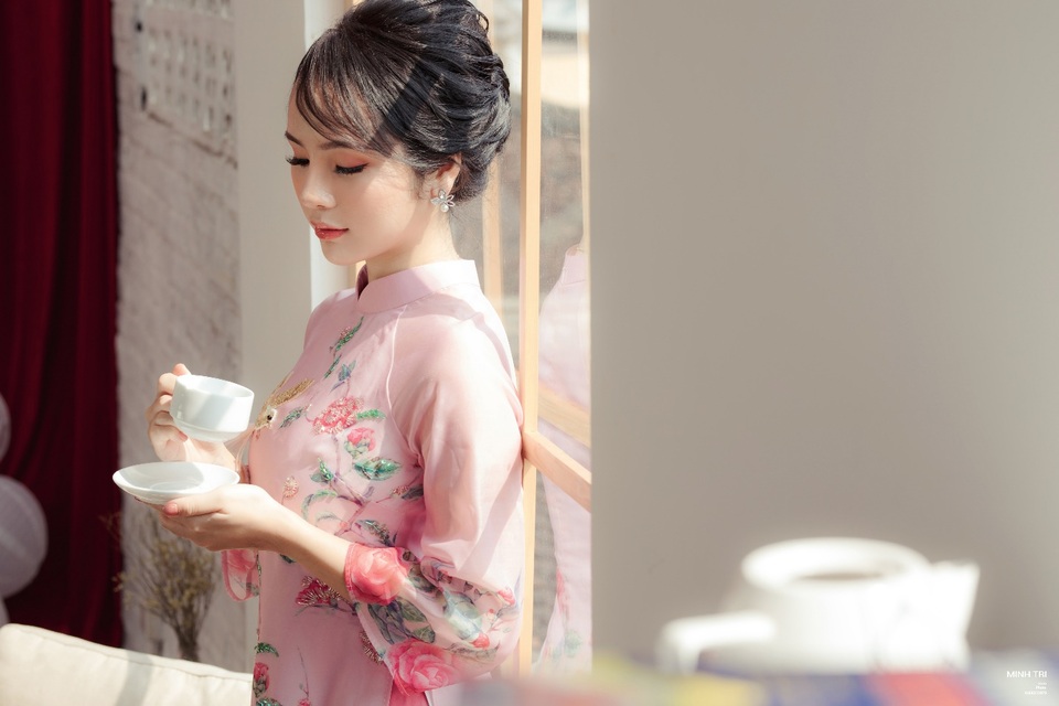 Hoa khôi Trà My đẹp ngỡ ngàng trong bộ ảnh mừng xuân Canh Tý 2020 - 3 Hoa khôi Trà My đẹp ngỡ ngàng trong bộ ảnh mừng xuân Canh Tý 2020 - 3
