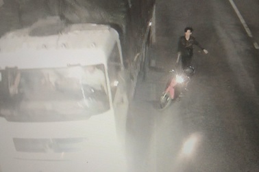 Nhóm côn đồ dùng dao rựa chặn xe tải trong hầm Phước Tượng