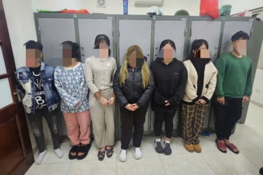 Vụ thiếu nữ bị đánh hội đồng ở Hà Nội: Tạm giữ hình sự 2 nghi phạm