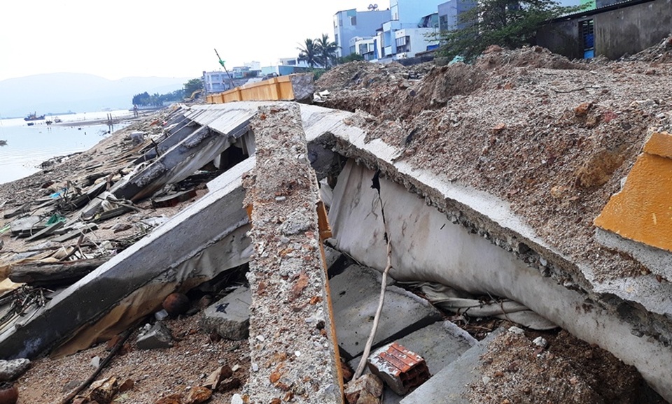 Vụ kè sông gần 12 tỷ tan nát: Do thời tiết khắc nghiệt (!?) - 1 Vụ kè sông gần 12 tỷ tan nát: Do thời tiết khắc nghiệt (!?) - 1