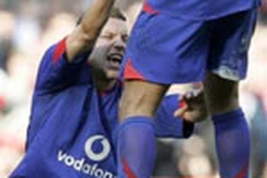 Alan Smith gặp chấn thương nghiêm trọng!