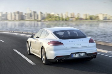 Phát hiện lỗi gây cháy xe trên Porsche Panamera thế hệ đầu tiên