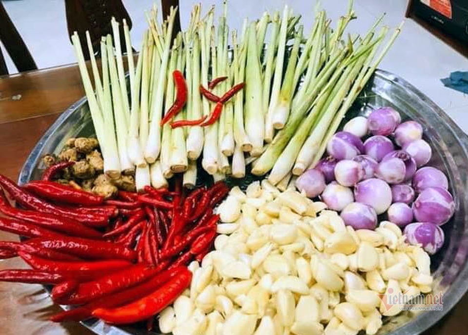 Cá sấu nguyên con rẻ như rau, nướng ăn liền ngày bán 2 tạ - 2 Cá sấu nguyên con rẻ như rau, nướng ăn liền ngày bán 2 tạ - 2