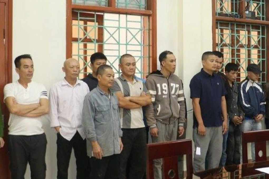 Công an đột kích sới bạc trong rừng, bắt hàng chục đối tượng - 1 Công an đột kích sới bạc trong rừng, bắt hàng chục đối tượng - 1