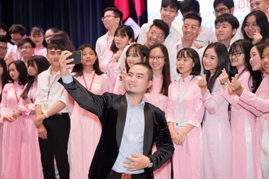 Đức Vincie nói về khởi nghiệp, kêu gọi sinh viên hết lòng ngày trẻ