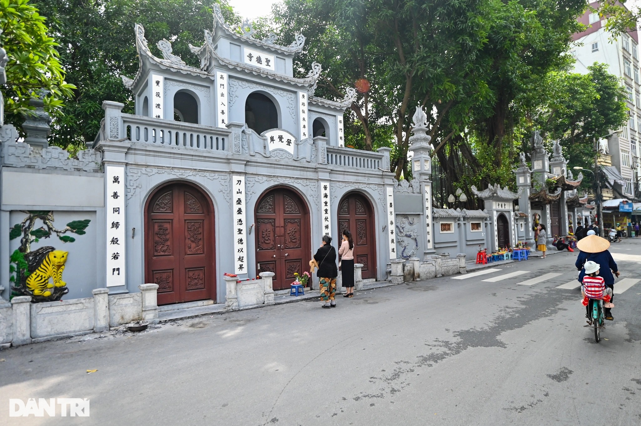 Giới trẻ đổ xô về chùa Hà vái vọng cầu duyên trong ngày 20/10 - 1 Giới trẻ đổ xô về chùa Hà vái vọng cầu duyên trong ngày 20/10 - 1