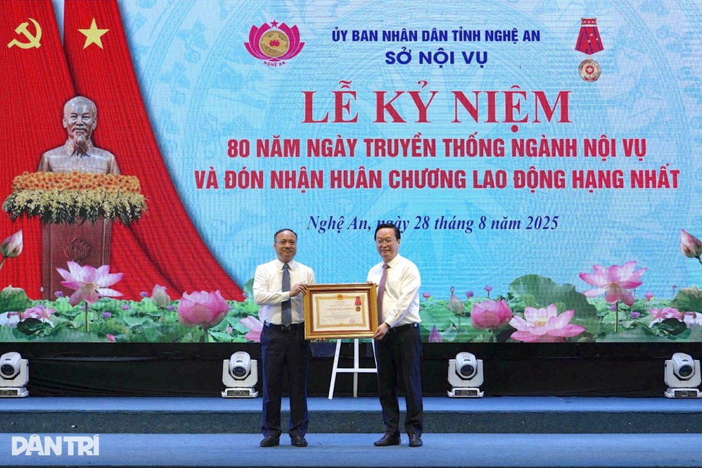 Bí thư Nghệ An: Ngành Nội vụ cần quan tâm đặc biệt đến người có công - 3 Bí thư Nghệ An: Ngành Nội vụ cần quan tâm đặc biệt đến người có công - 3