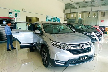 Mua ô tô nhập trước Tết, mất hàng chục triệu sắm phụ kiện