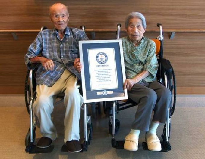 05TH-JAPAN-AGEINGOLDESTCOUPLE1.jpg