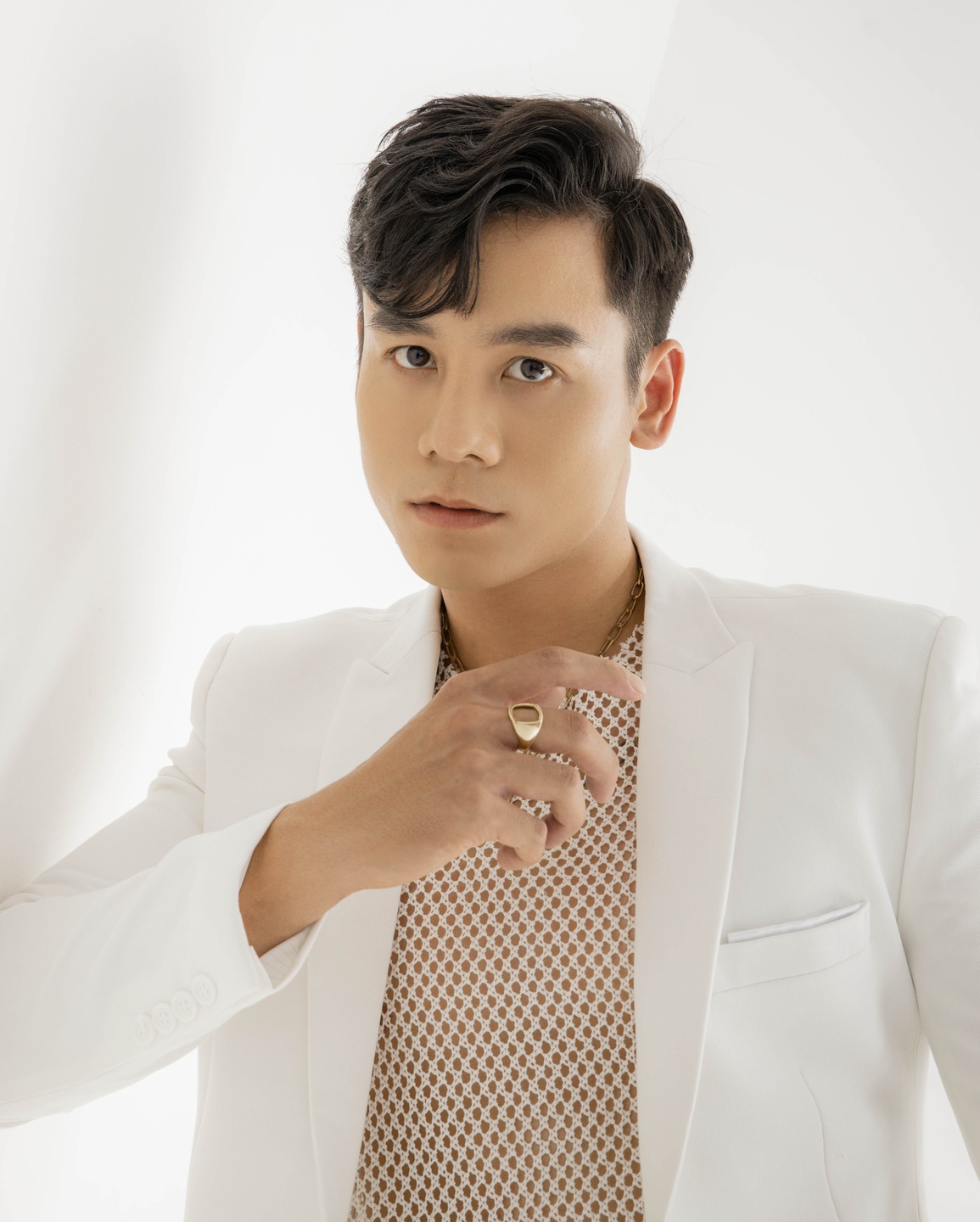 Nam vương Cao Xuân Tài tái xuất với hình ảnh mới - 3 Nam vương Cao Xuân Tài tái xuất với hình ảnh mới - 3