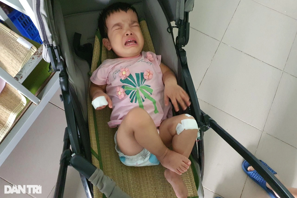 Tiếng khóc ngằn ngặt của bé mắc bệnh hiếm, khẩn cầu cơ hội được tái sinh - 7 Tiếng khóc ngằn ngặt của bé mắc bệnh hiếm, khẩn cầu cơ hội được tái sinh - 7