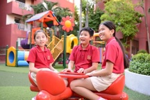 Bữa ăn của học sinh trường quốc tế có giòi?