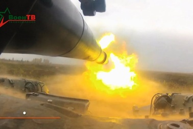 Video siêu tăng T-72B "tả xung hữu đột" tiêu diệt mục tiêu