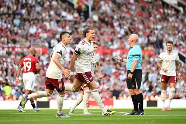 Man Utd trắng tay trước Arsenal tại Old Trafford