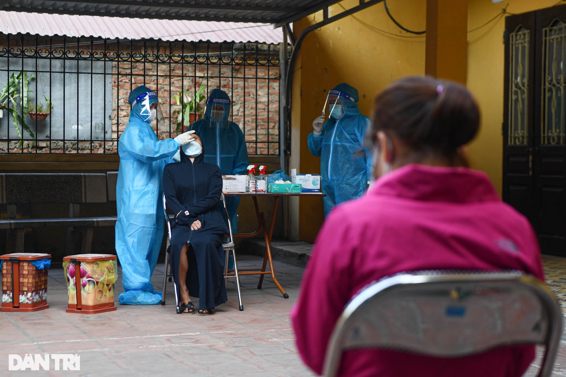 F0 ở Hà Nội tăng vọt, nhân viên y tế điều trị tại nhà như thế nào? - 2 F0 ở Hà Nội tăng vọt, nhân viên y tế điều trị tại nhà như thế nào? - 2