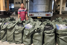 Ngăn bí mật trên chiếc ô tô chở gần 30.000 bao thuốc lá lậu