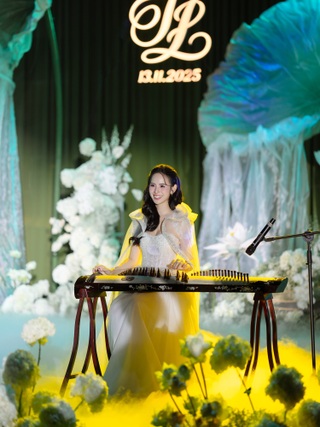 Hương Liên bật khóc bên chồng hơn 12 tuổi trong đám cưới hào môn xa hoa - 9