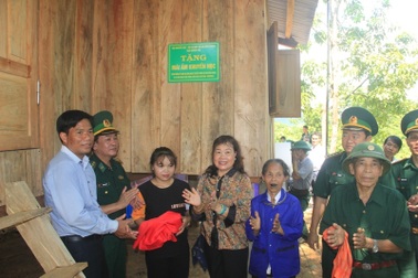 Khánh thành, bàn giao “Mái ấm khuyến học” cho học sinh nghèo vùng biên giới