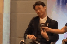 Sau Hoàng Thùy Linh, Rocker Nguyễn lại gây tranh cãi vì thái độ tại họp báo