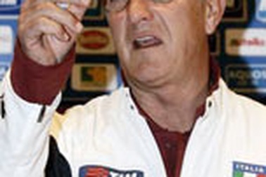 Marcello Lippi vẫn chắc ghế HLV trưởng