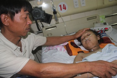 Nữ sinh 16 tuổi nguy kịch vì bệnh lupus ban đỏ