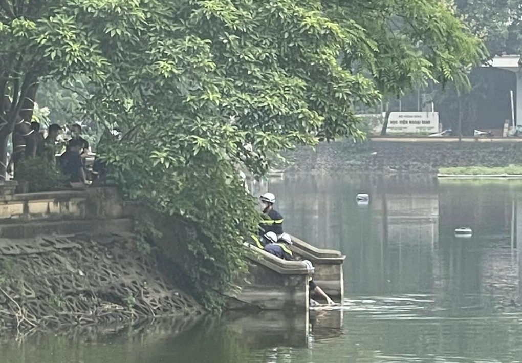 Hà Nội: Phát hiện thi thể nữ sinh đại học dưới hồ Láng - 1 Hà Nội: Phát hiện thi thể nữ sinh đại học dưới hồ Láng - 1
