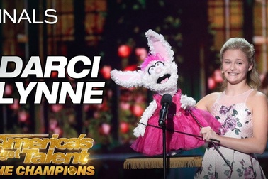 Quán quân nhí của Tìm kiếm Tài năng Mỹ “tung chiêu”