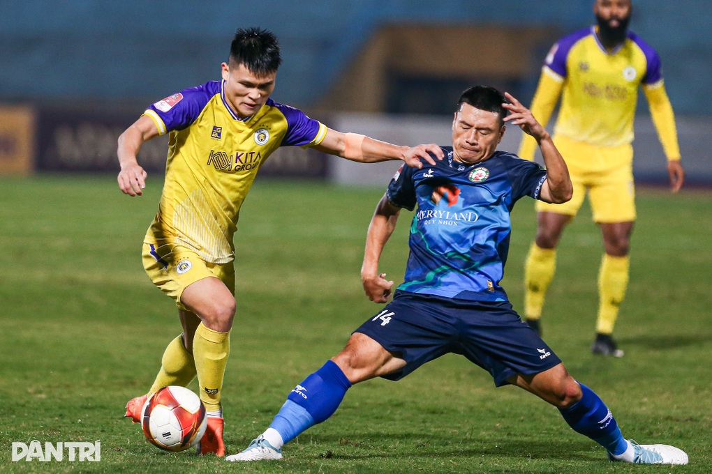 Xuân Mạnh mắc sai lầm, Hà Nội FC thua đau Bình Định tại Hàng Đẫy - 3 Xuân Mạnh mắc sai lầm, Hà Nội FC thua đau Bình Định tại Hàng Đẫy - 3