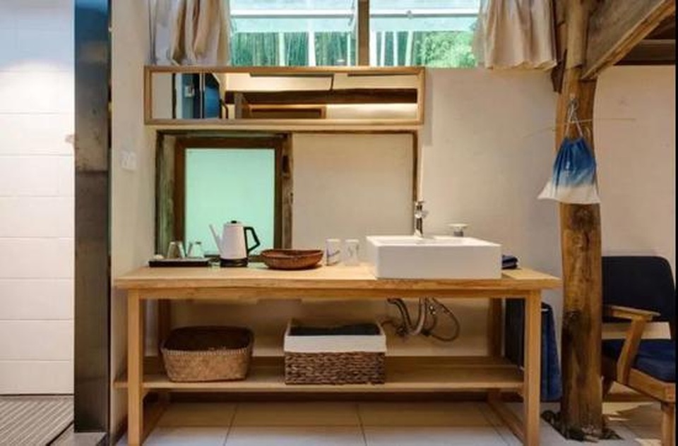 Cặp vợ chồng ở Trung Quốc bỏ việc lên núi, chi 13 tỷ đồng để cải tạo nhà - 17