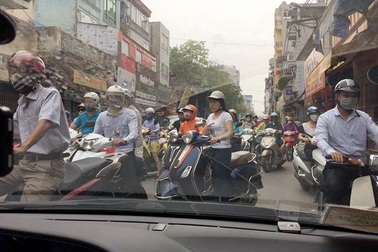 Lấn làn - Đặc sản giao thông Hà Nội?