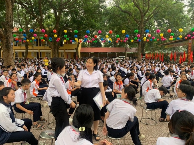 Luật sư Phạm Thị Bích Hảo trong một buổi tuyên truyền pháp luật về phòng chống bạo lực học đường tại Trường THCS Lương Yên, quận Hai Bà Trưng, Hà Nội.