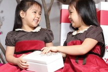 Sinh 2 con gái được thưởng... quạt cây