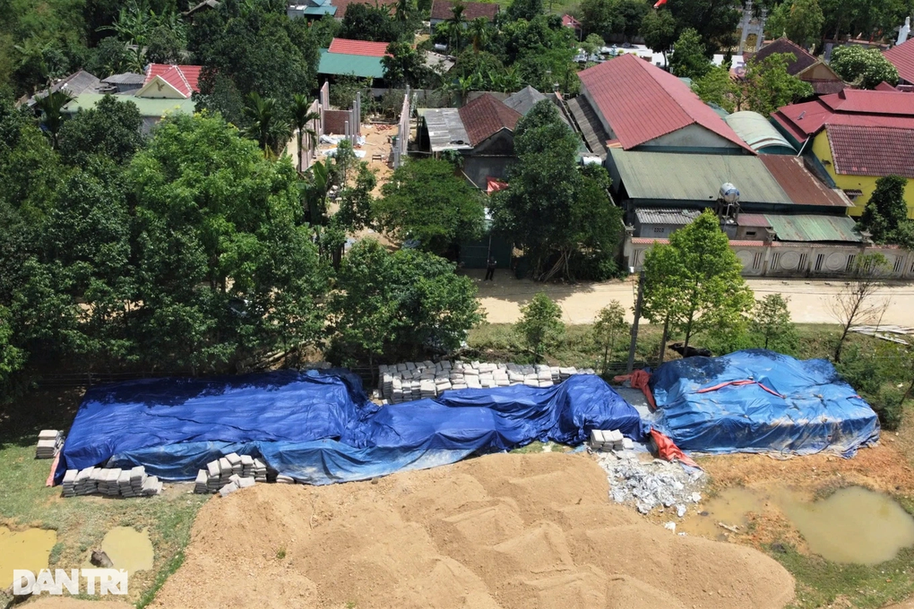 Vụ vứt xó hơn 200 tấn xi măng ở Hà Tĩnh: Khởi tố chủ tịch xã - 1 Vụ vứt xó hơn 200 tấn xi măng ở Hà Tĩnh: Khởi tố chủ tịch xã - 1