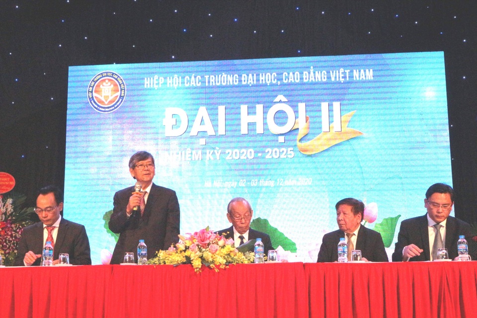 TS Vũ Ngọc Hoàng đắc cử làm Chủ tịch Hiệp hội các trường ĐH,CĐ Việt Nam - 1 TS Vũ Ngọc Hoàng đắc cử làm Chủ tịch Hiệp hội các trường ĐH,CĐ Việt Nam - 1