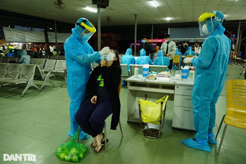 TPHCM đối mặt với 6 nhóm nguy cơ lây nhiễm SARS-CoV-2 - 2